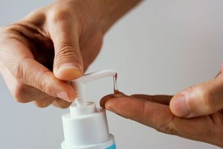 Dezinfekce bez etanolu? Ohrozilo by to veřejné zdraví, říkají nemocnice - Seznam Zprávy